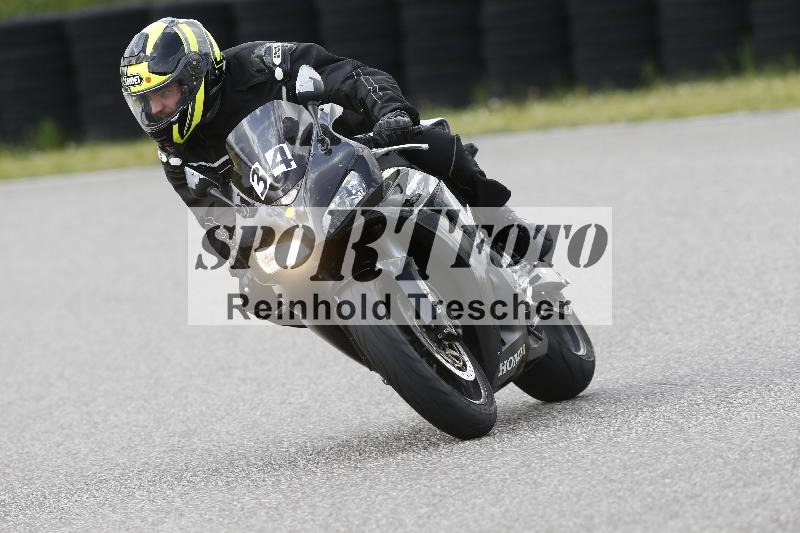 Archiv-2025/09 22.04.2025 Cornu Master School ADR/rot-rouge/34